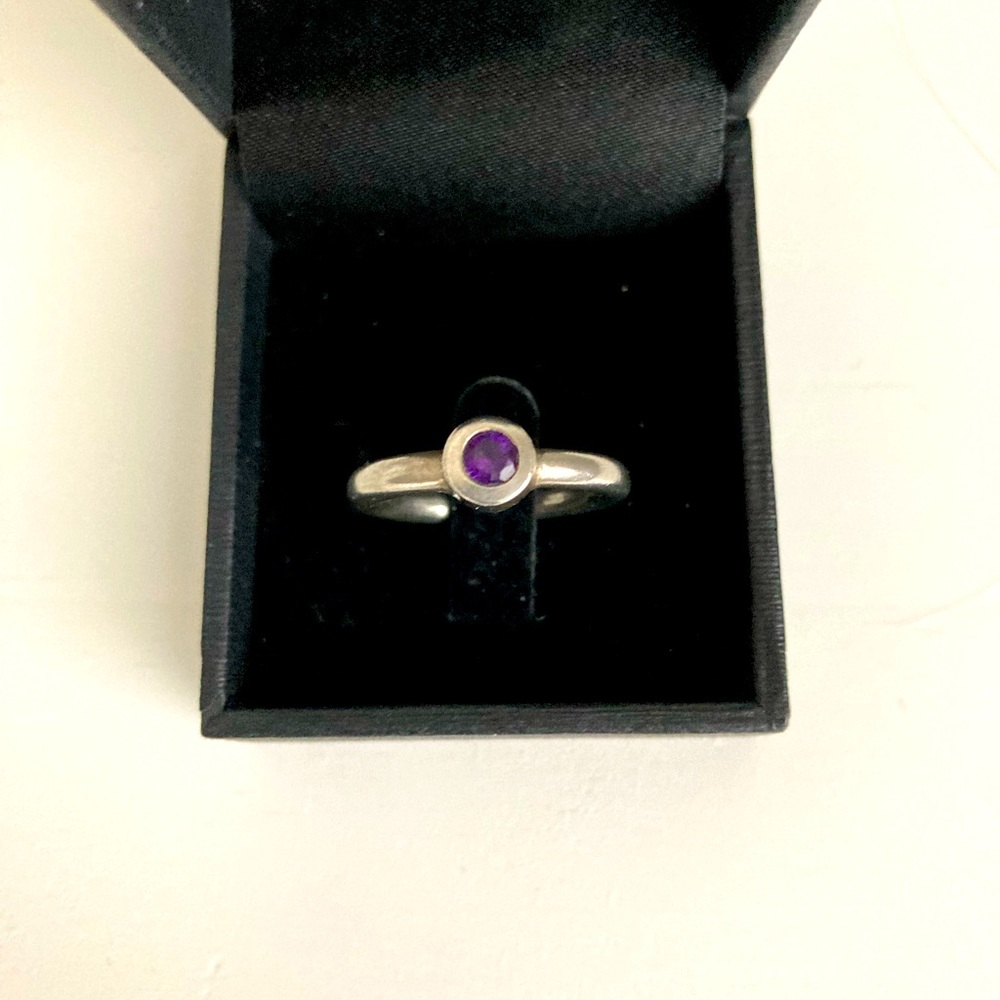 Sterling silver ring w/amethyst